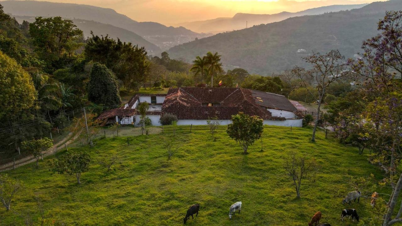 Хостел La Hacienda Сан-Хіль Екстер'єр фото